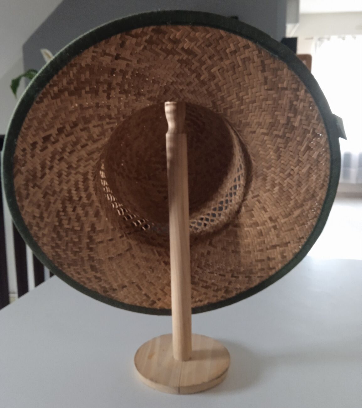 Women's straw hat Chic dress style. Hand-braided natural straw.