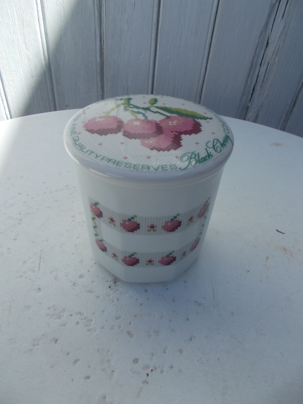 Jam jar with lid