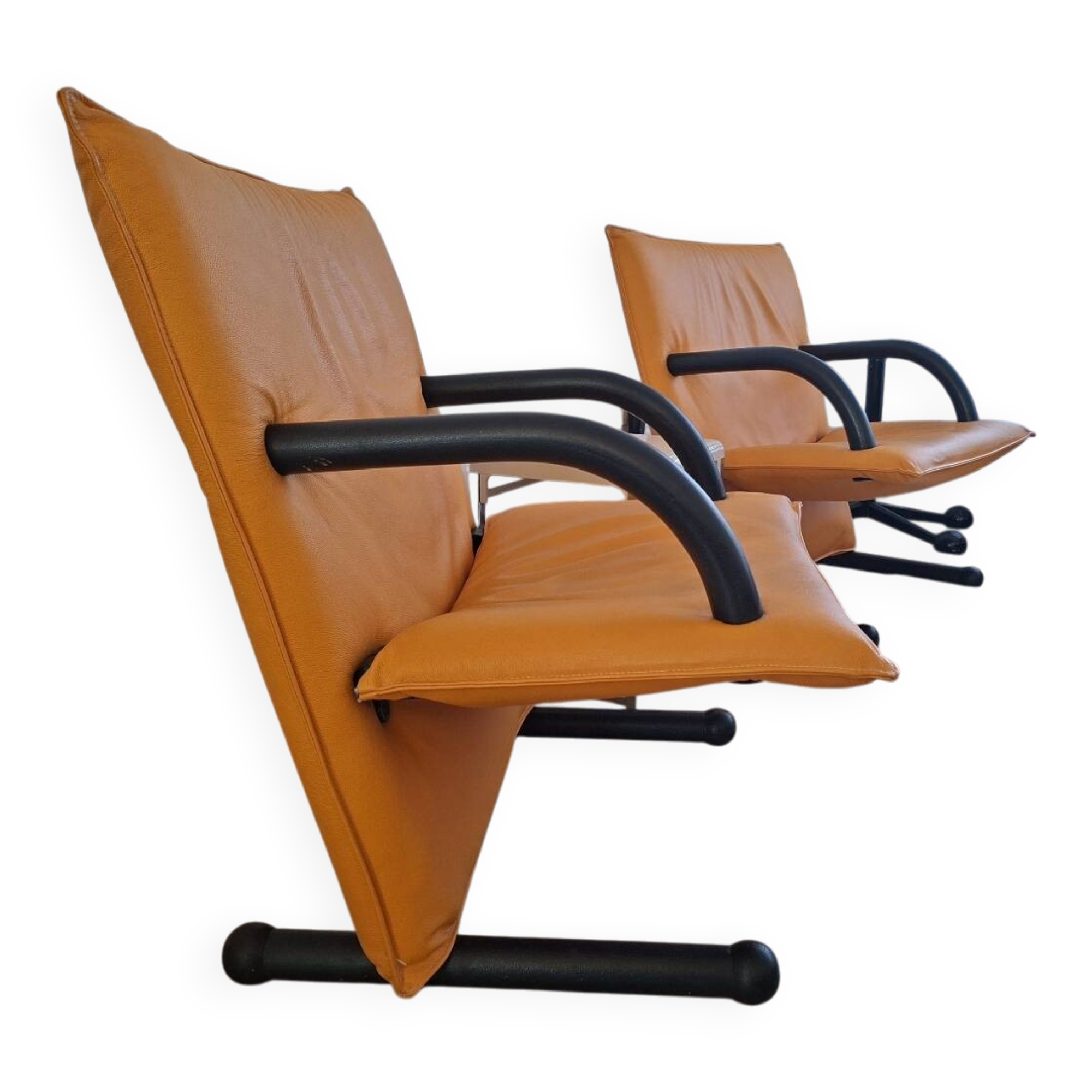 Pair of Italian leather armchairs by Arflex t.line