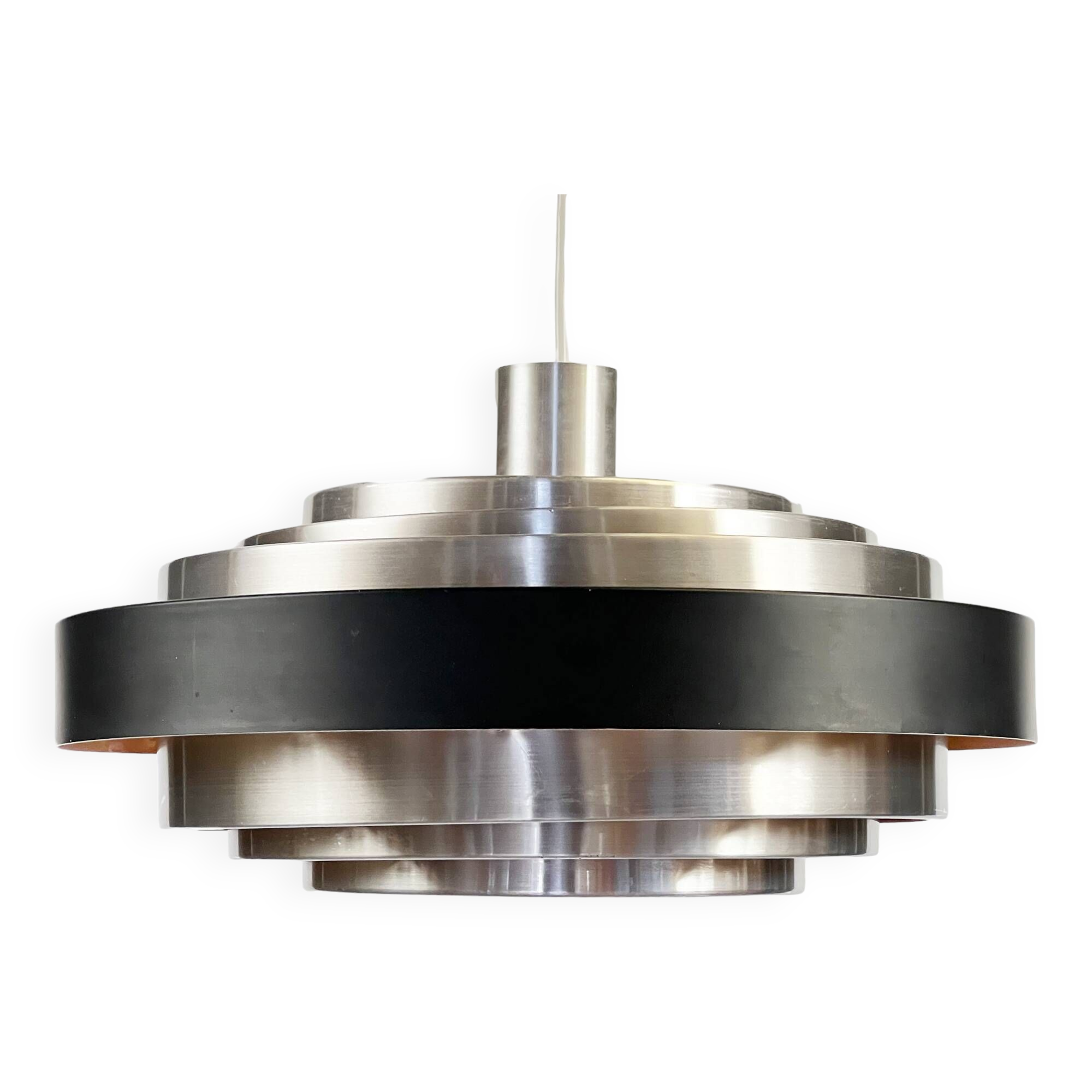 Suspension multicouche "space age" en aluminium brossé avec effet de lumière rouge. Danemark années 1960