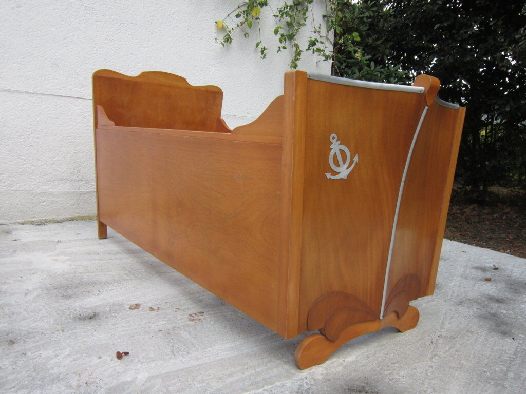 Child bed wood shape bow of boat