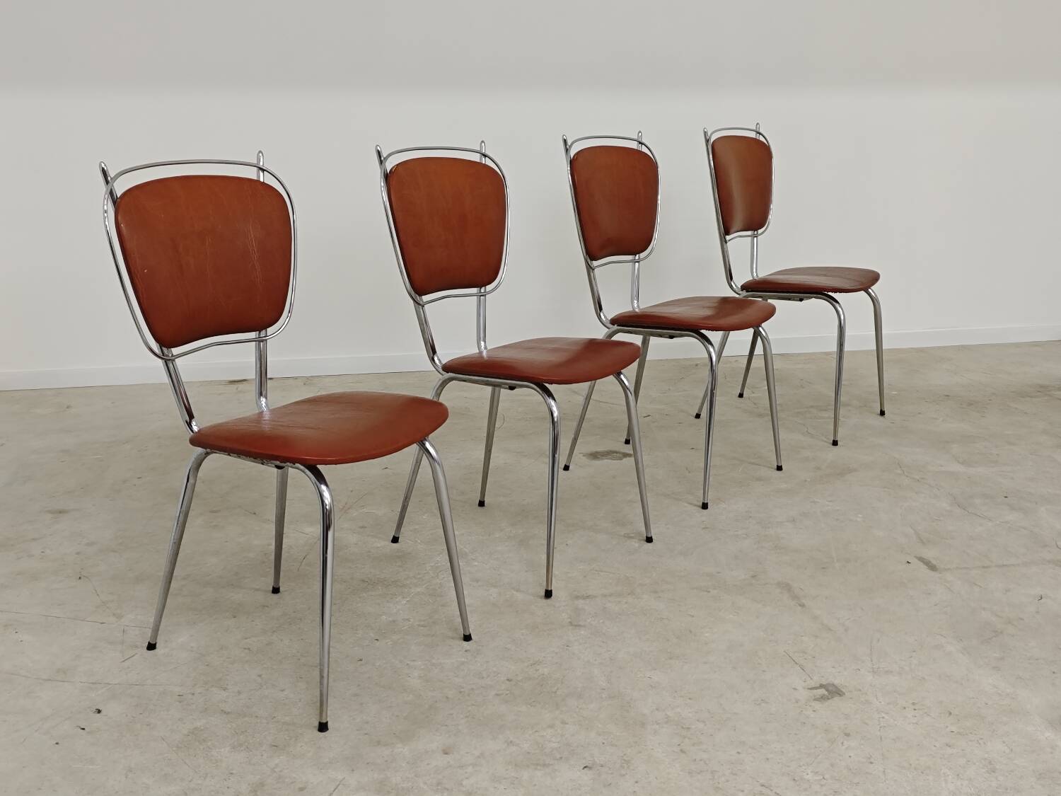 Set of 4 French chairs in camel brown imitation leather and chrome 1960