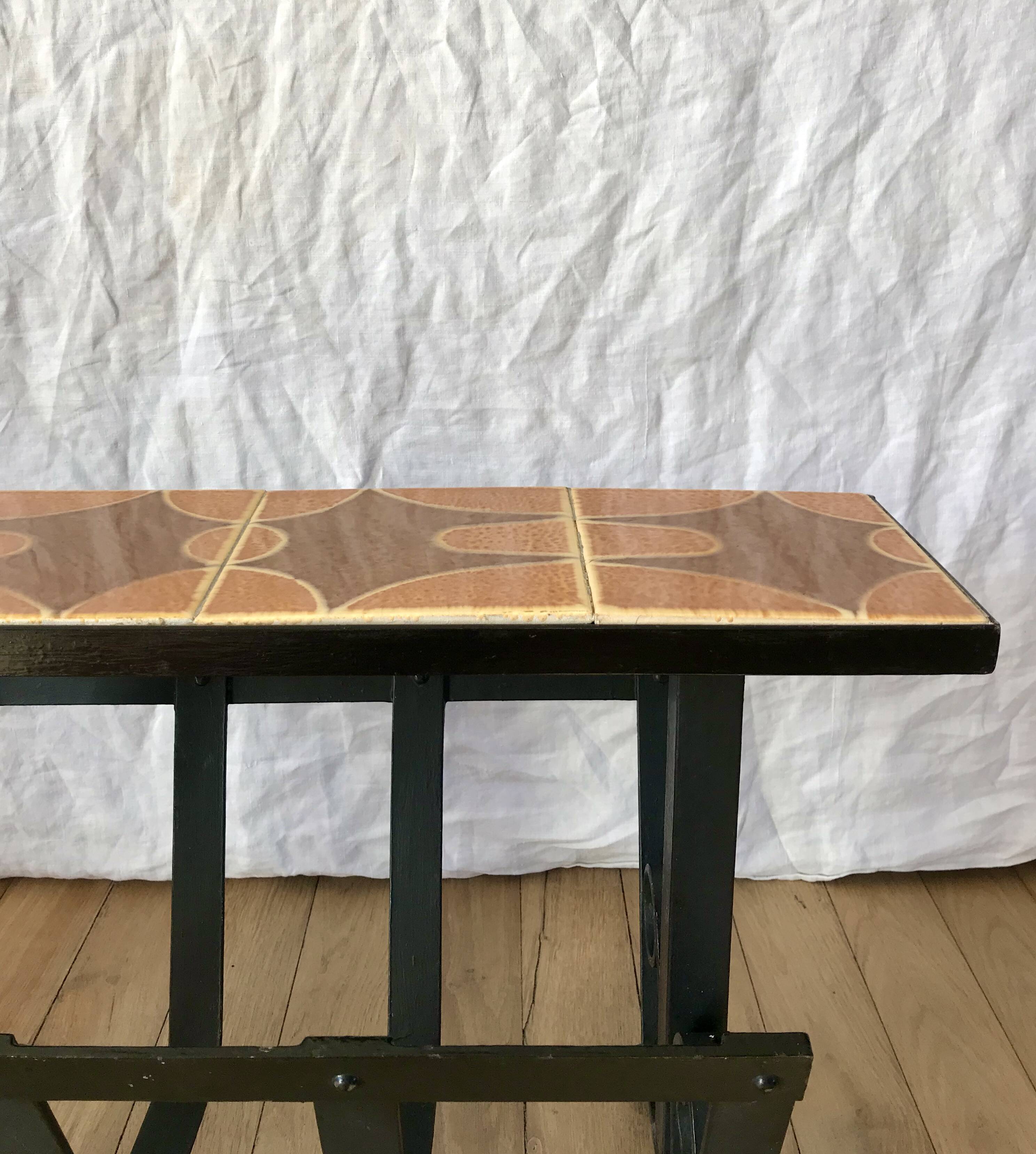 Magazine rack in ceramic and black, orange and brown iron from the 70s
