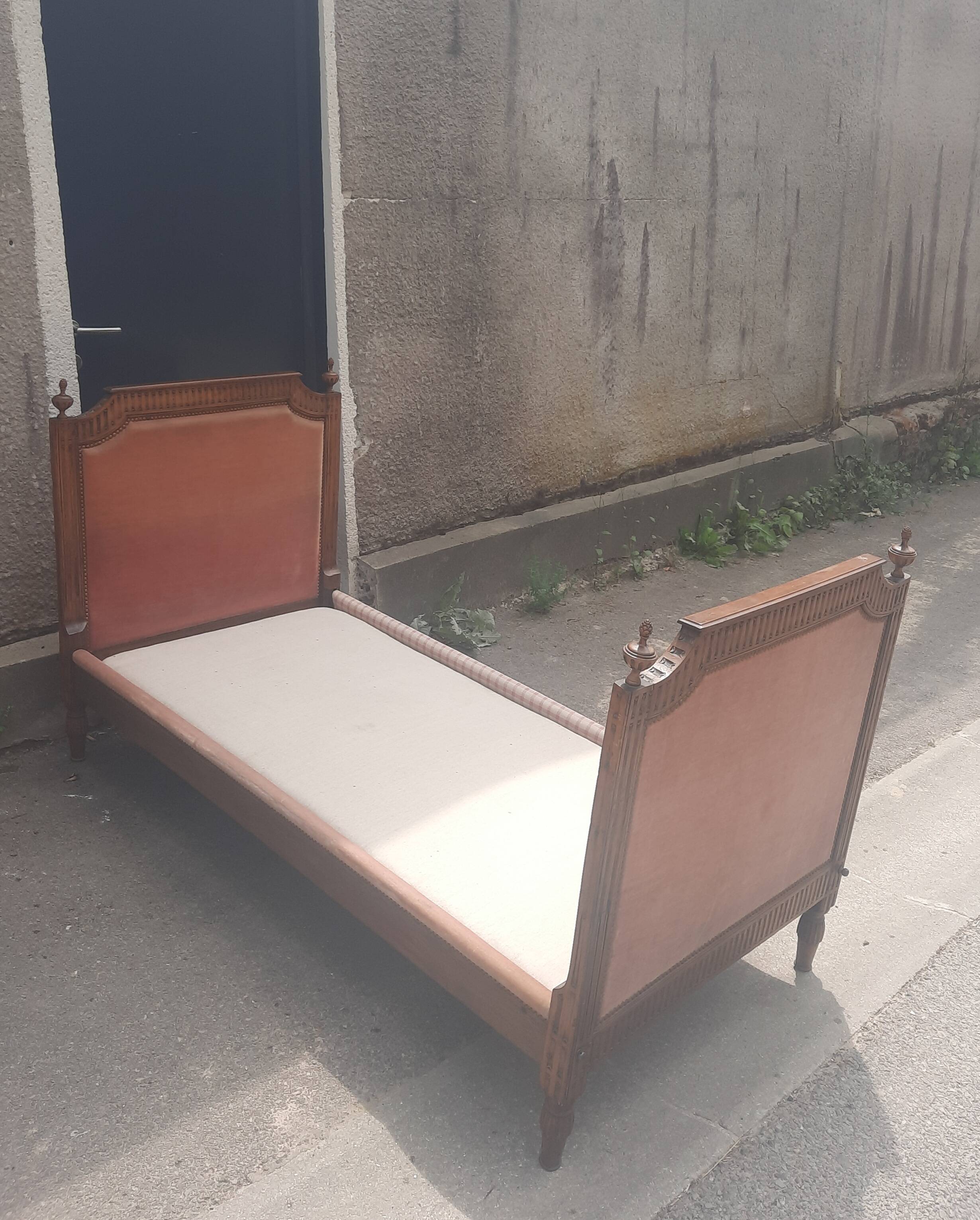 Louis XVI period bed with bedding