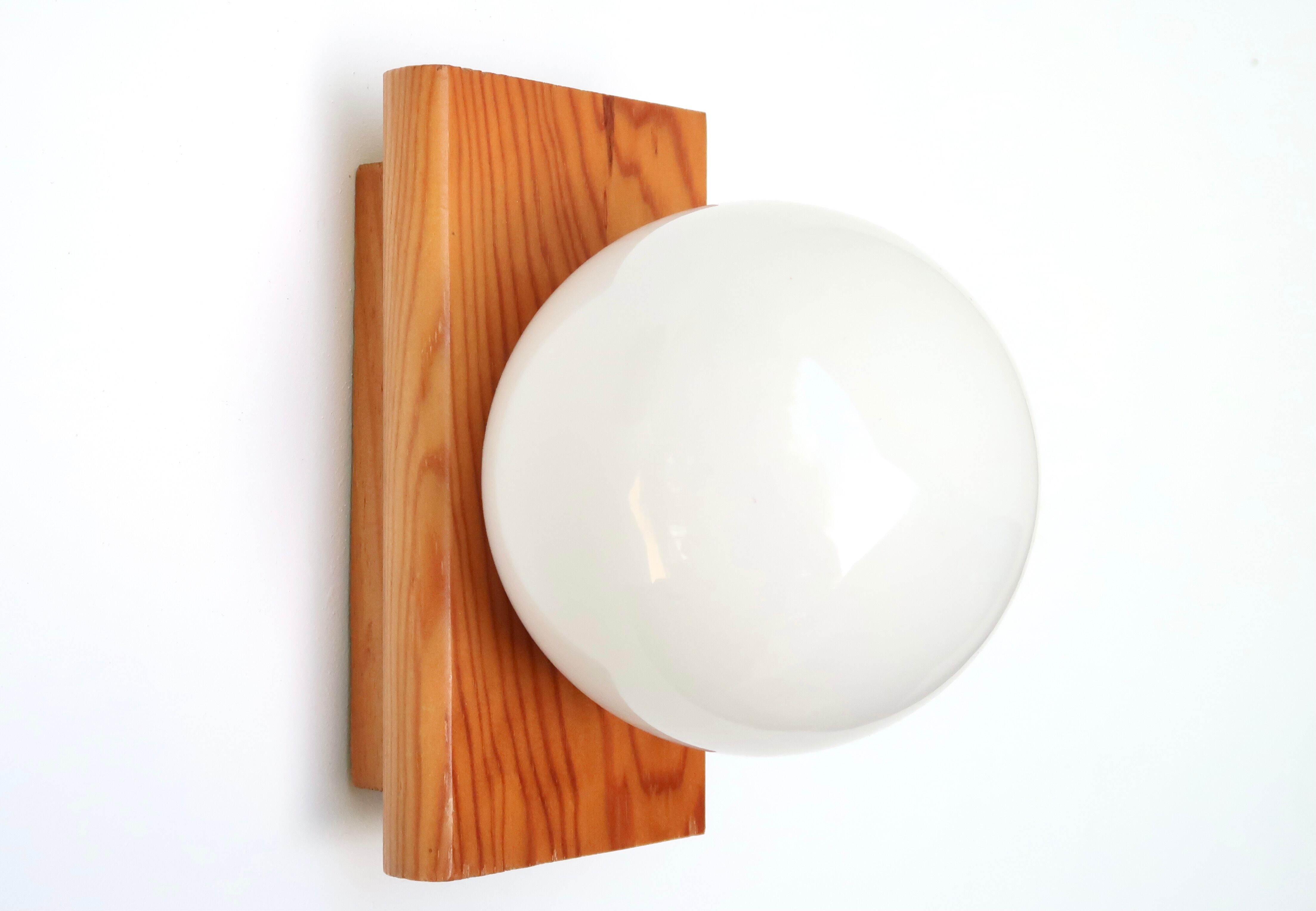Pair of wood sconces and opaque white glass, 70s