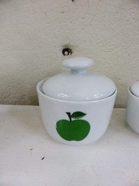 Cafetiere, chocolatière et deux sucriers en porcelaine blanche avec pommes vertes, Bareuther, Germany vintage 1970