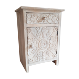 Chiseled mango tree bedside