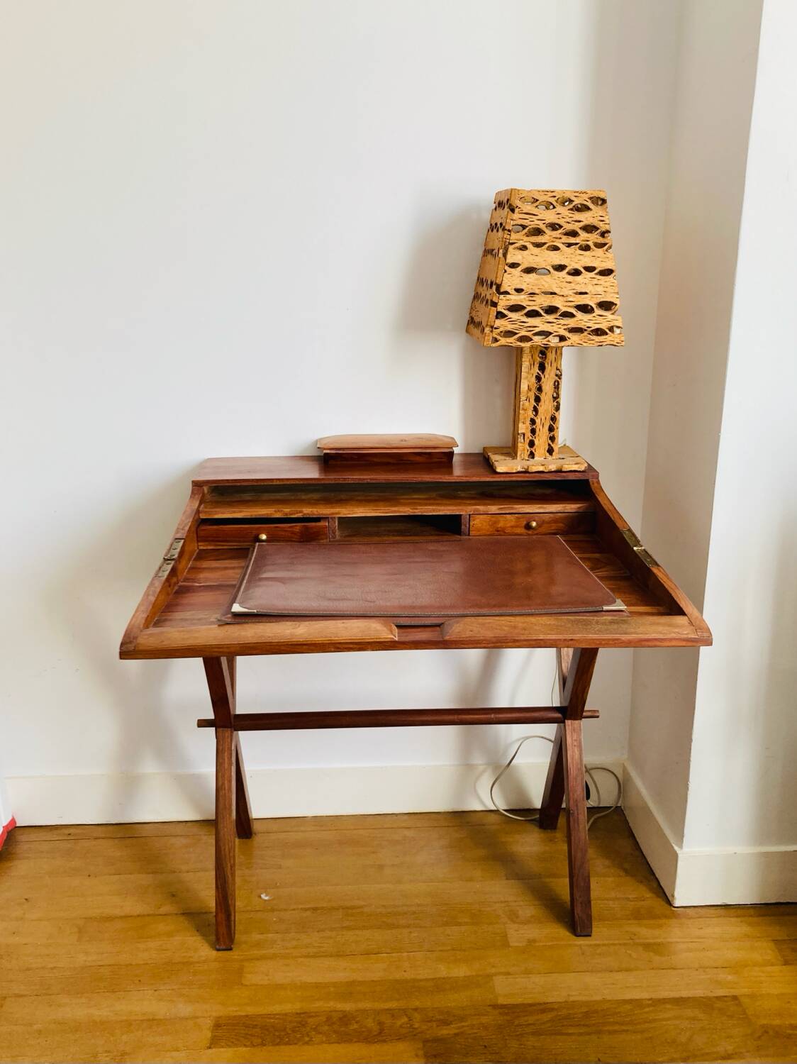 Desk, writing desk in solid rosewood and studded leather, 20th century.