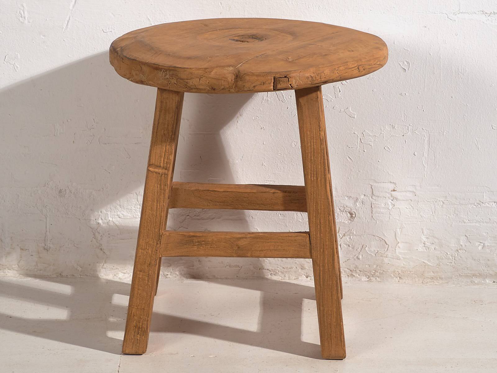 Round side table in antique solid wood