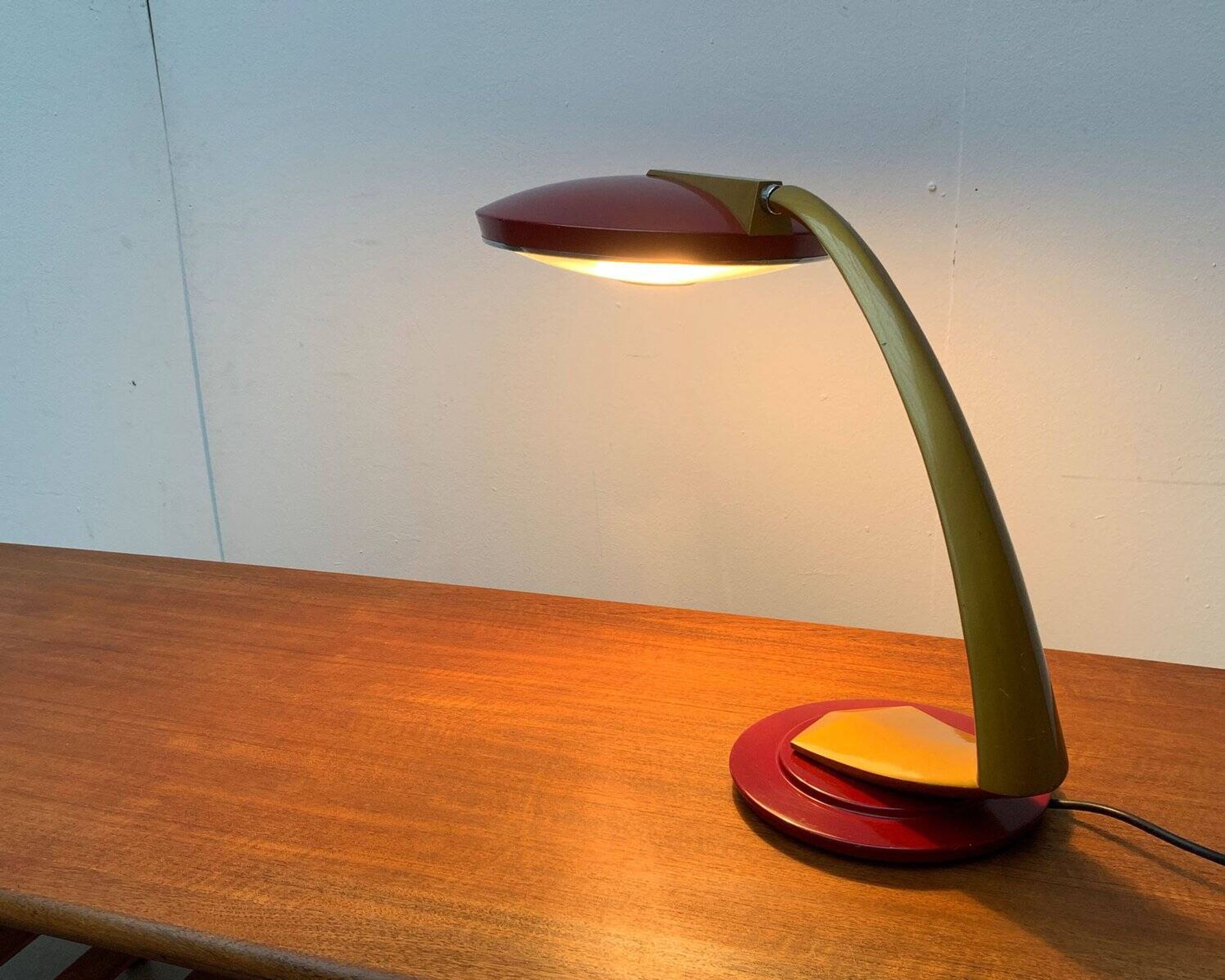 Lampe de table Boomerang Space Age par Luis Pérez De La Oliva pour Phase