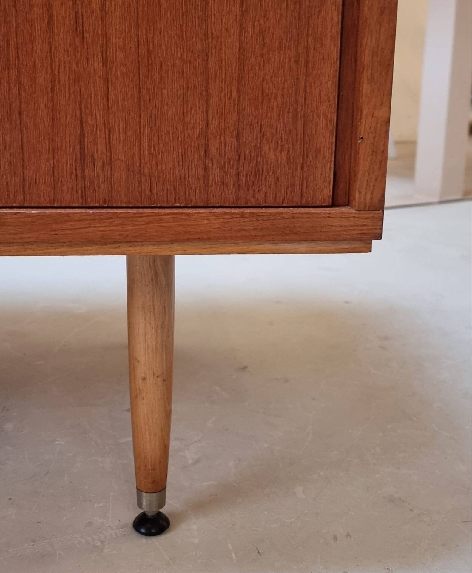 Armoire du milieu du siècle