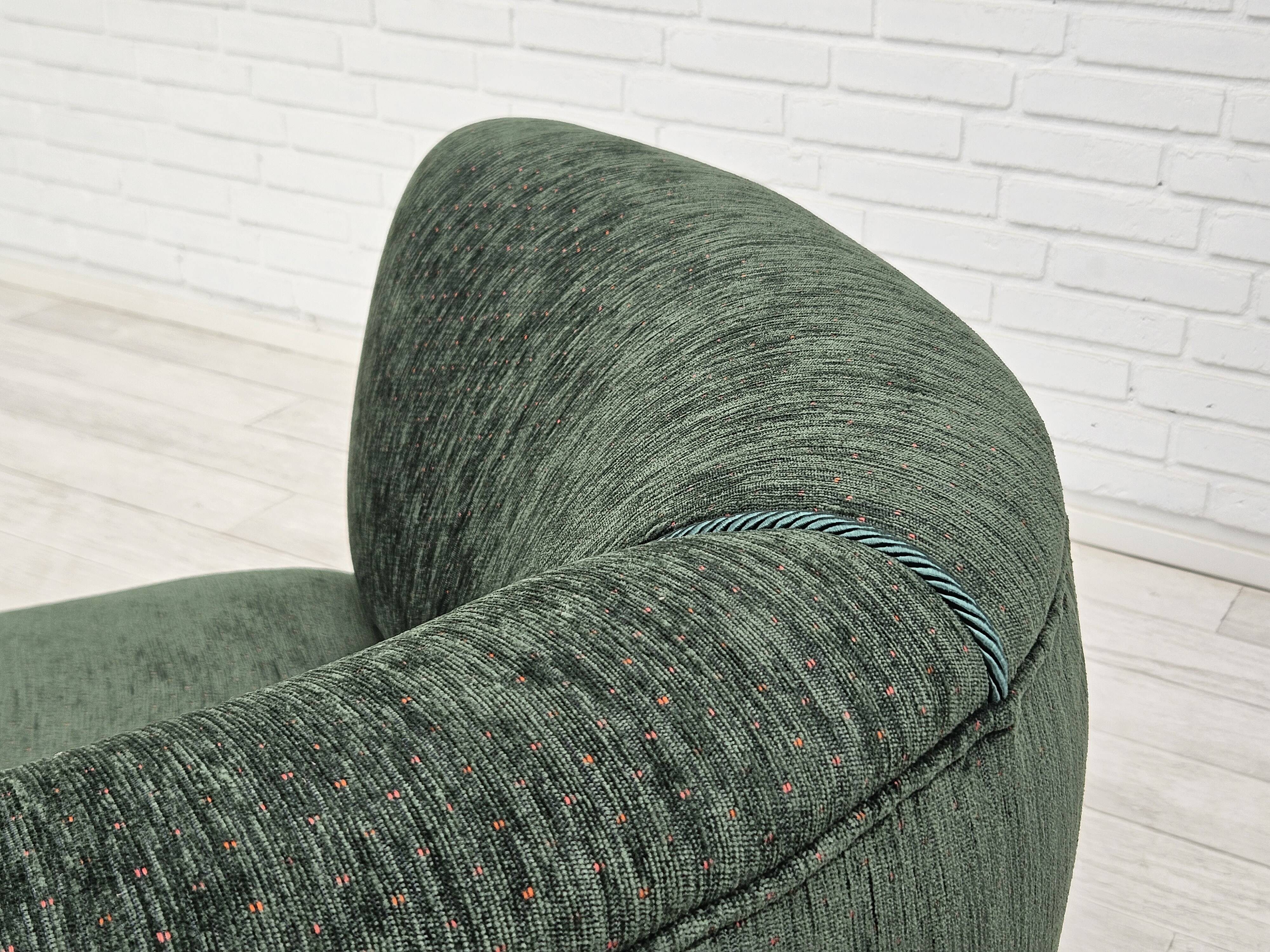 Années 1960, design danois, canapé 3 places "Banana" refait à neuf, velours vintage.