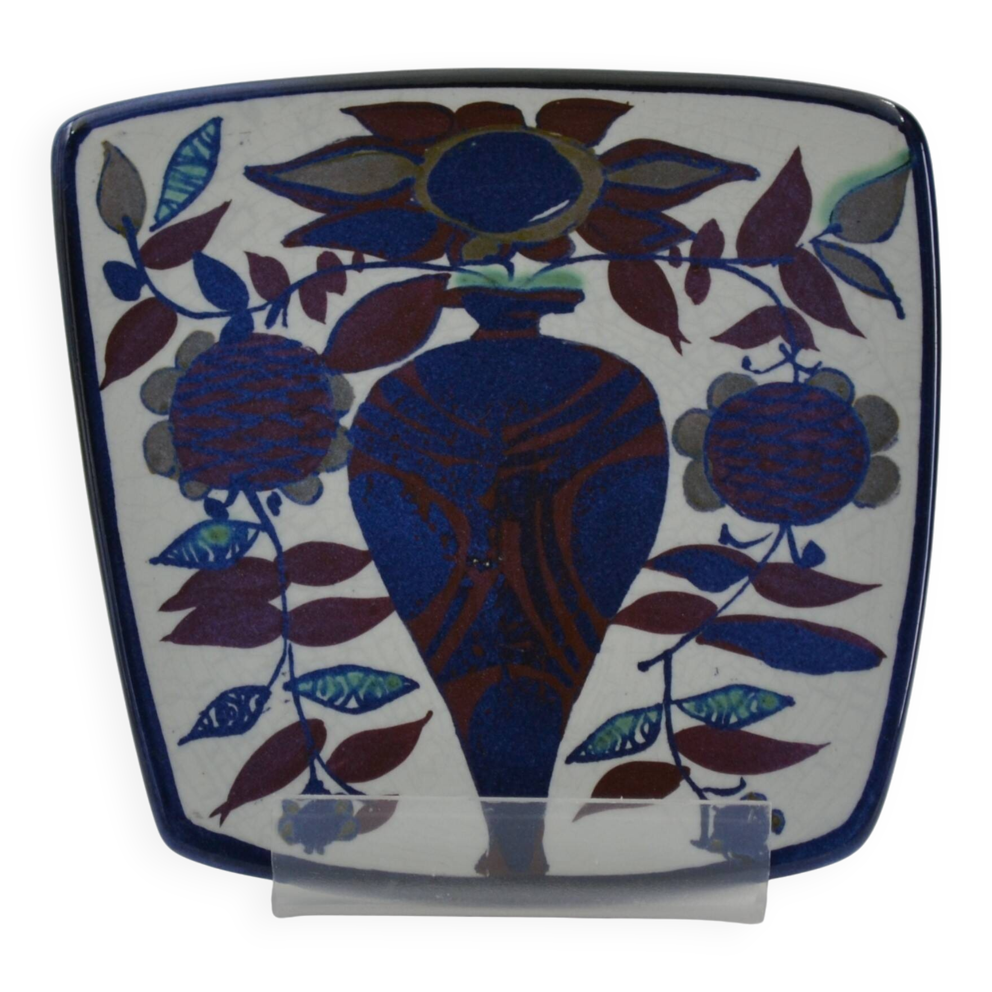 Earthenware plate from the Tenera series by Kari Christensen for Aluminia.