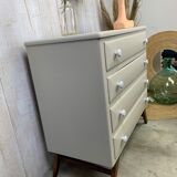Dresser with compass feet