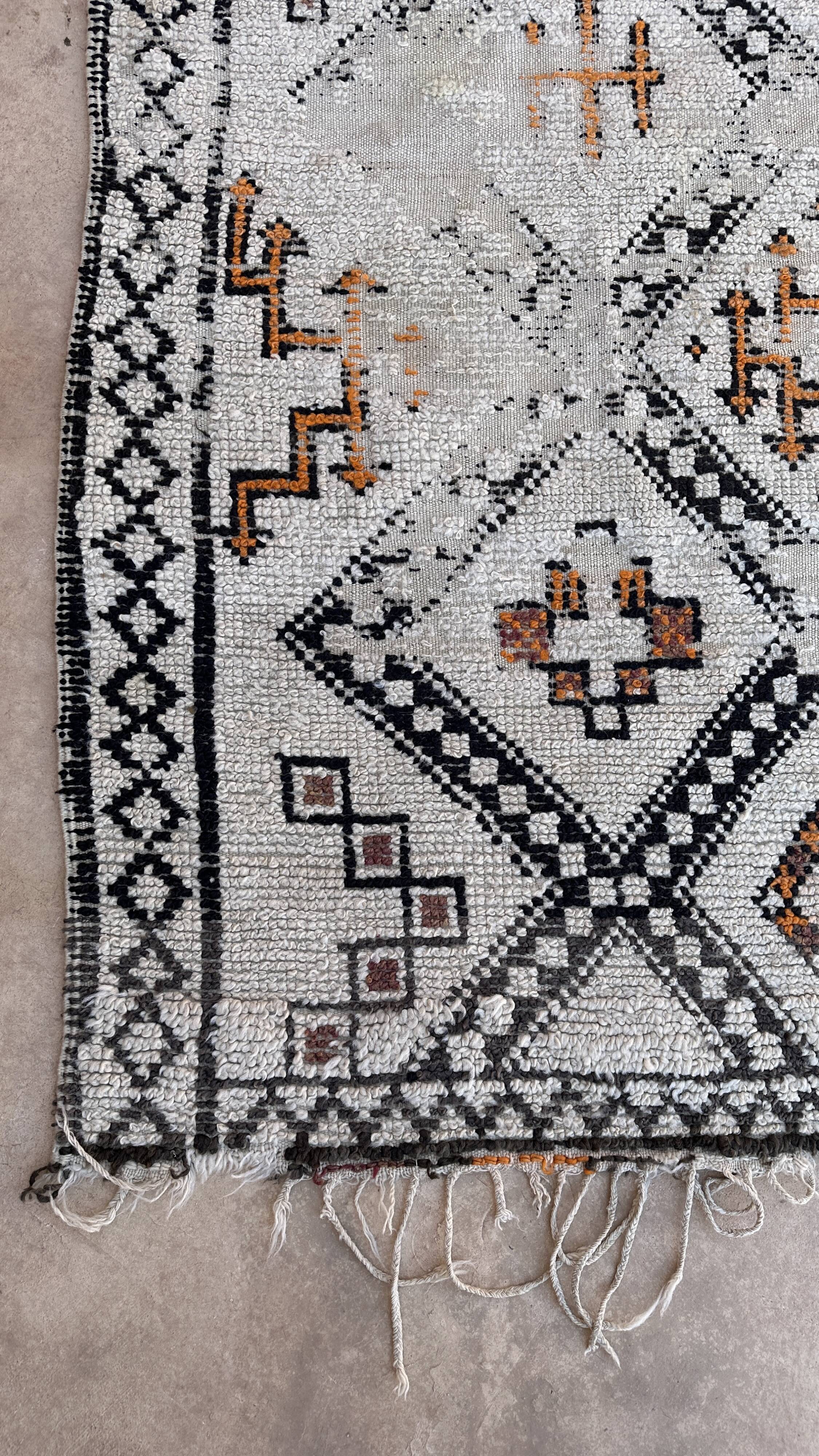 Moroccan rug - 197 x 350 cm