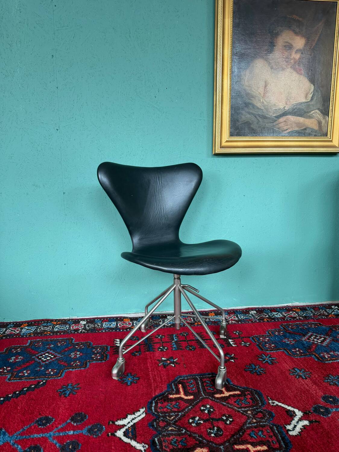 Vintage Arne Jacobsen 3117 Series One  Office Chair in Black Leather