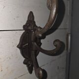 Circular coat rack in cast iron