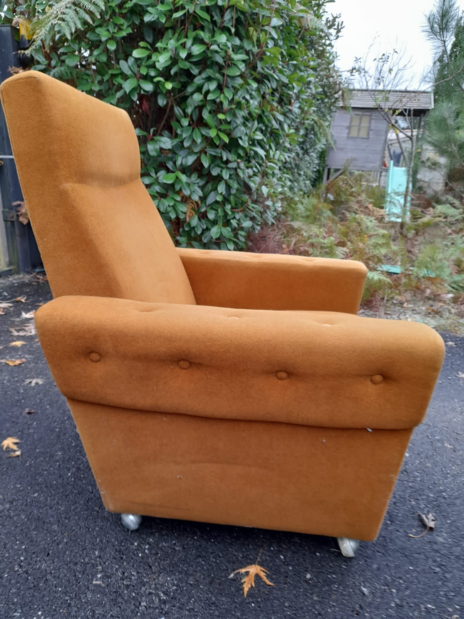 Pair of armchairs from the 70s in ochre velvet