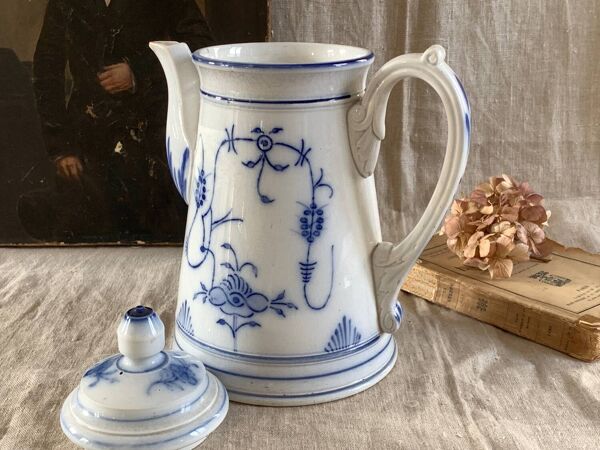 Cafetière Pichet  19eme Sarreguemines blanc et bleu