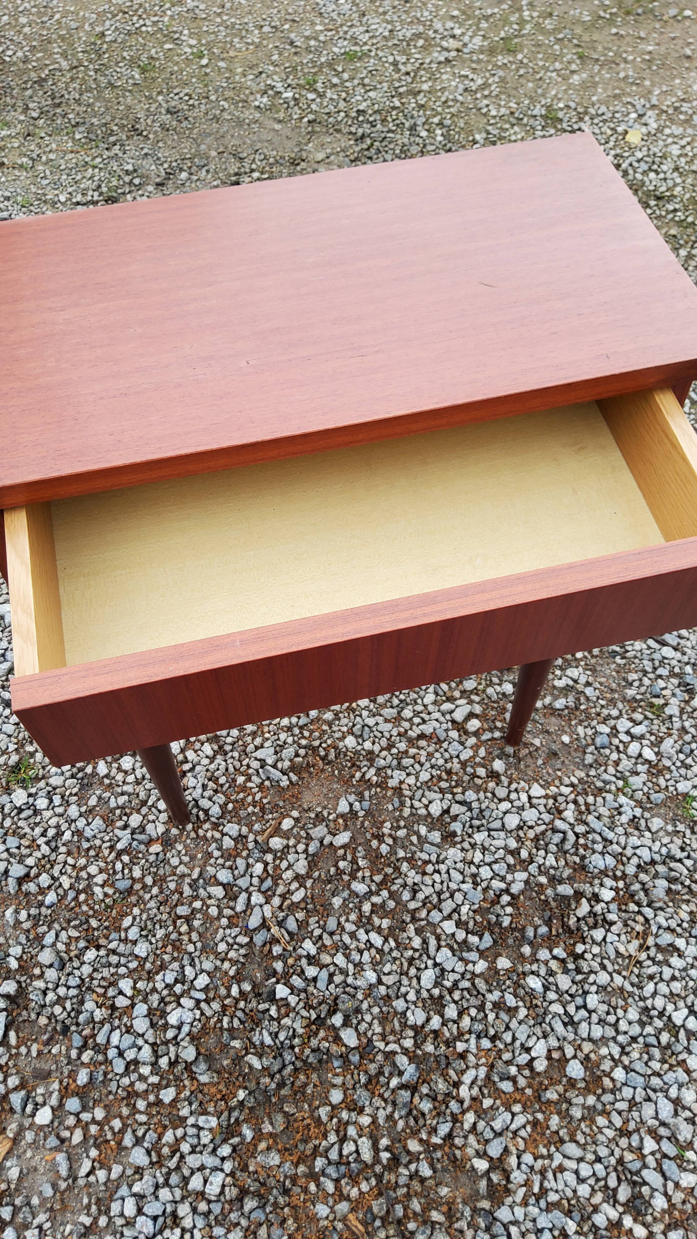 Bedside of the 60s in mahogany conical feet