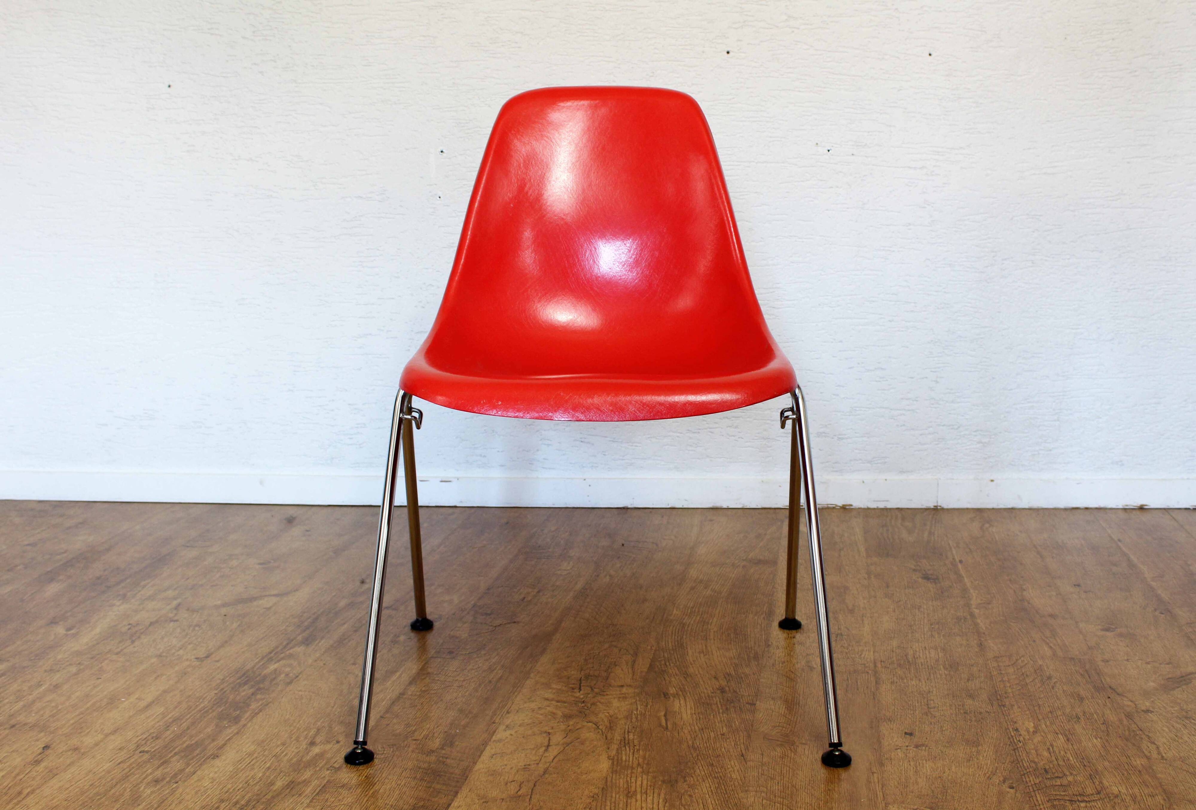 Pair of Stella fiberglass chairs