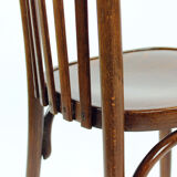 Chaise basée sur un modèle Thonet, éditée par Tatra.