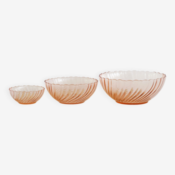 Set of 3 Arcoroc salad bowls in pink glass