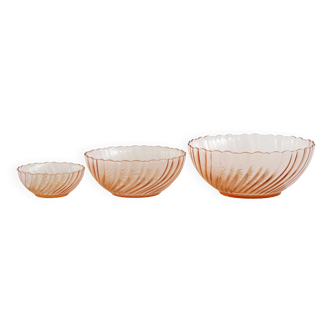 Set of 3 Arcoroc salad bowls in pink glass