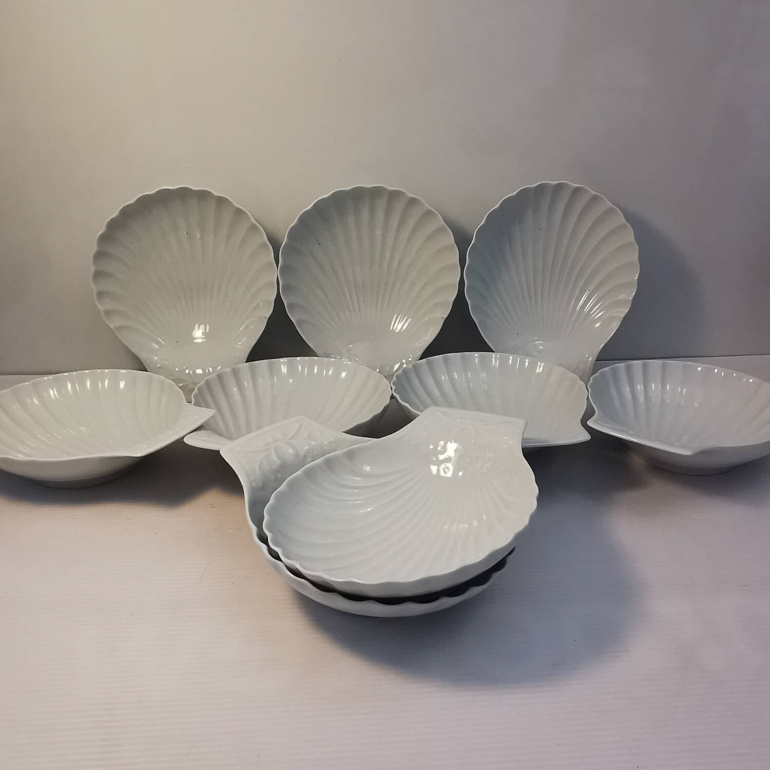 10 small dishes / ramekins / shell-shaped cups. French porcelain