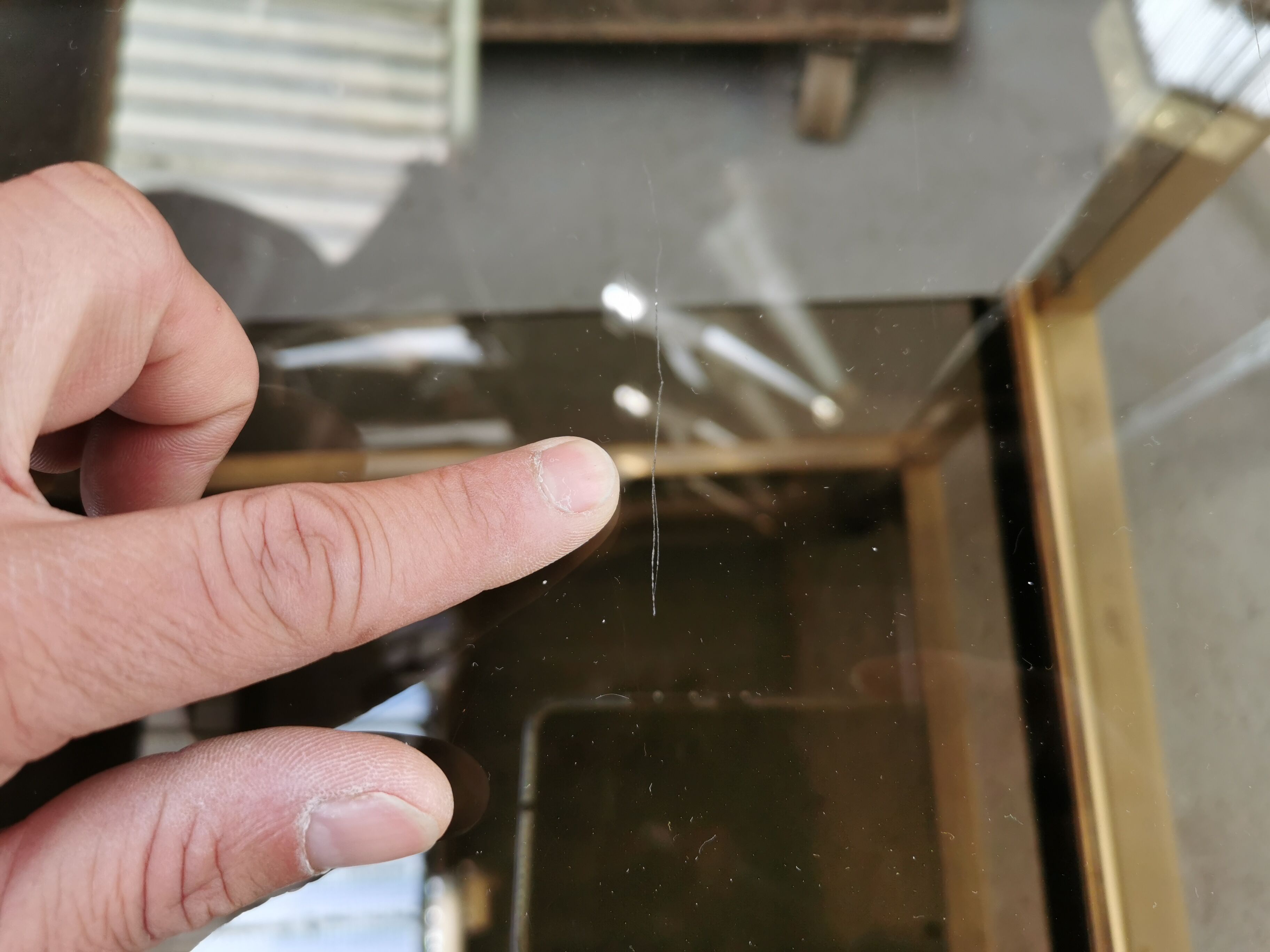 Serving table in brass and glass