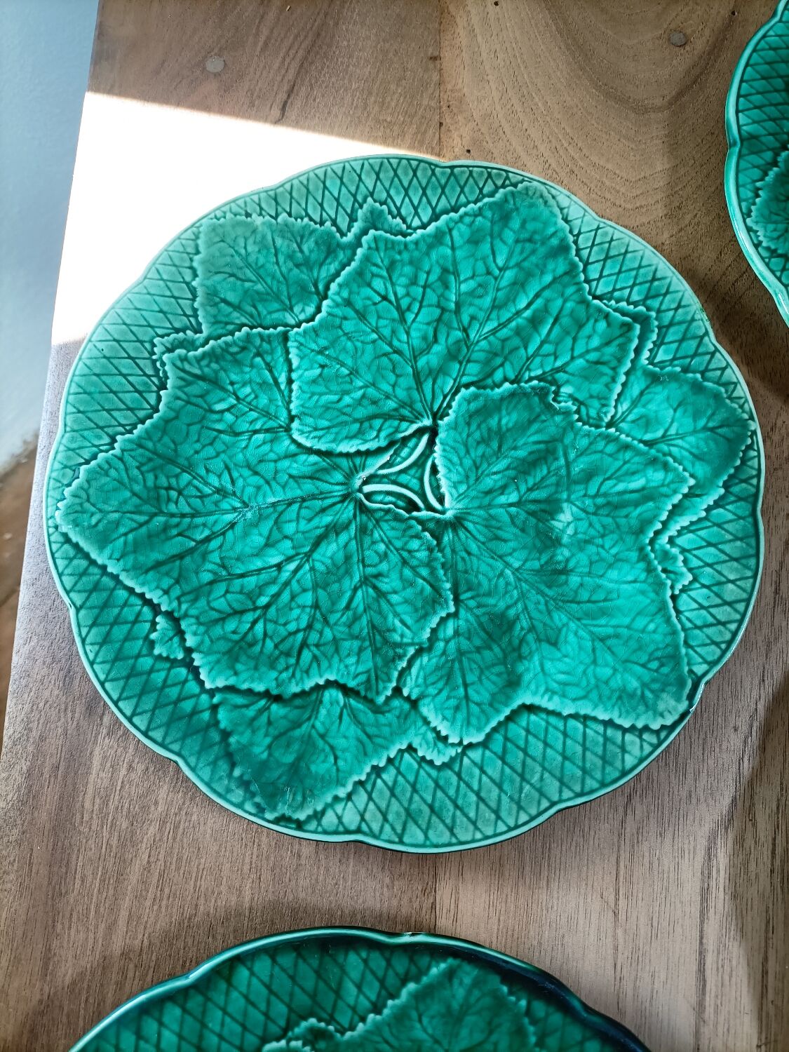 6 Gien slip dessert plates with leaf decoration