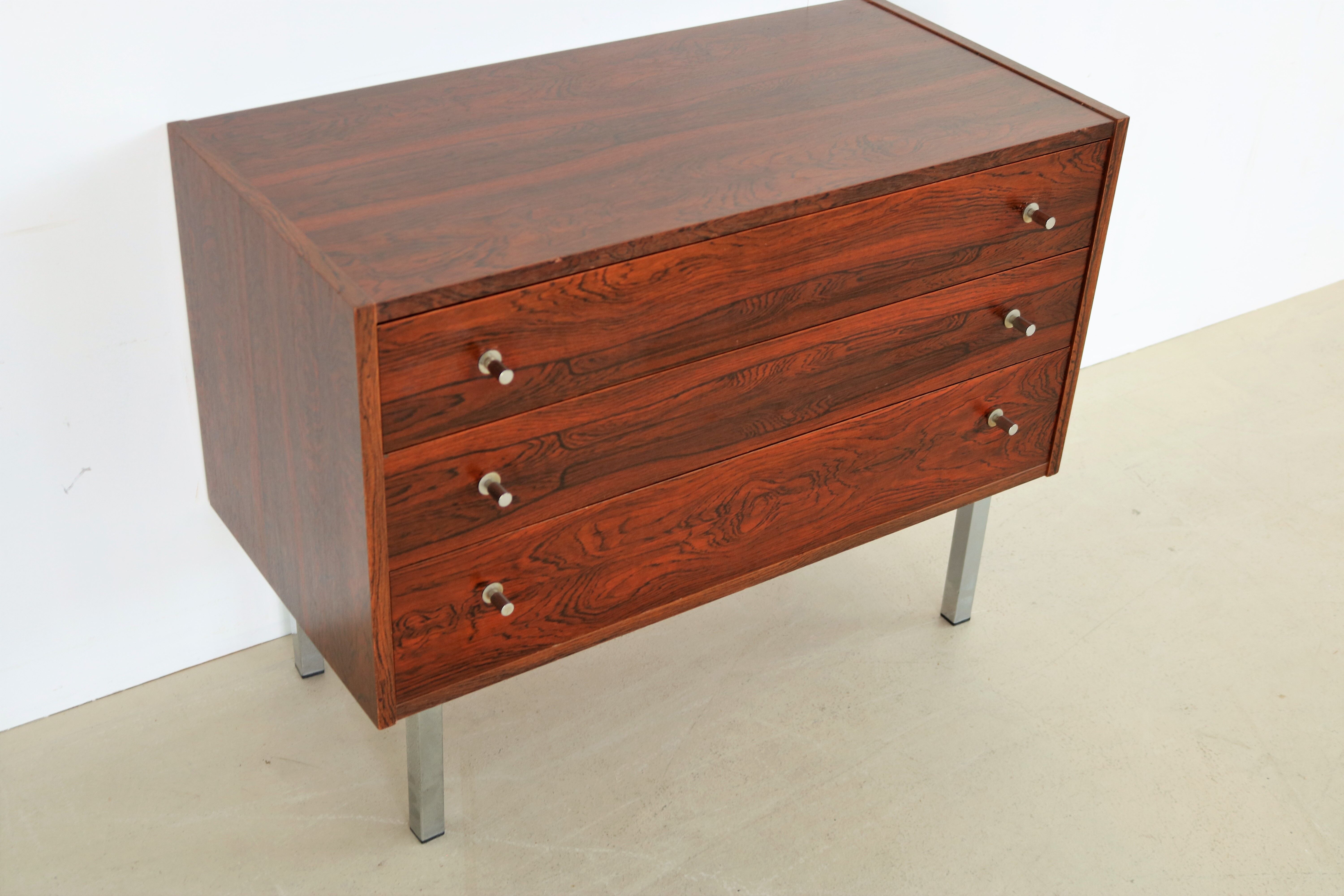 Vintage lockwood chest of drawers