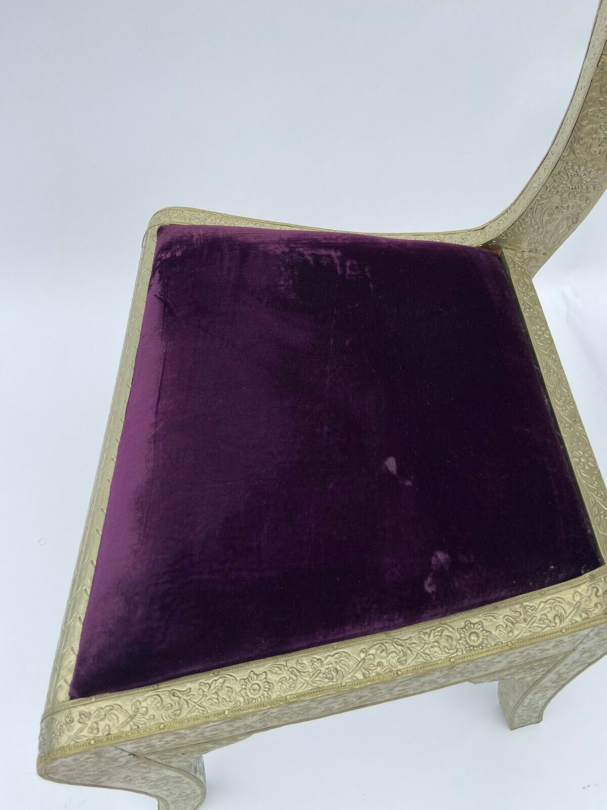 Chaise 1980 tete de belier metal velours violet vintage