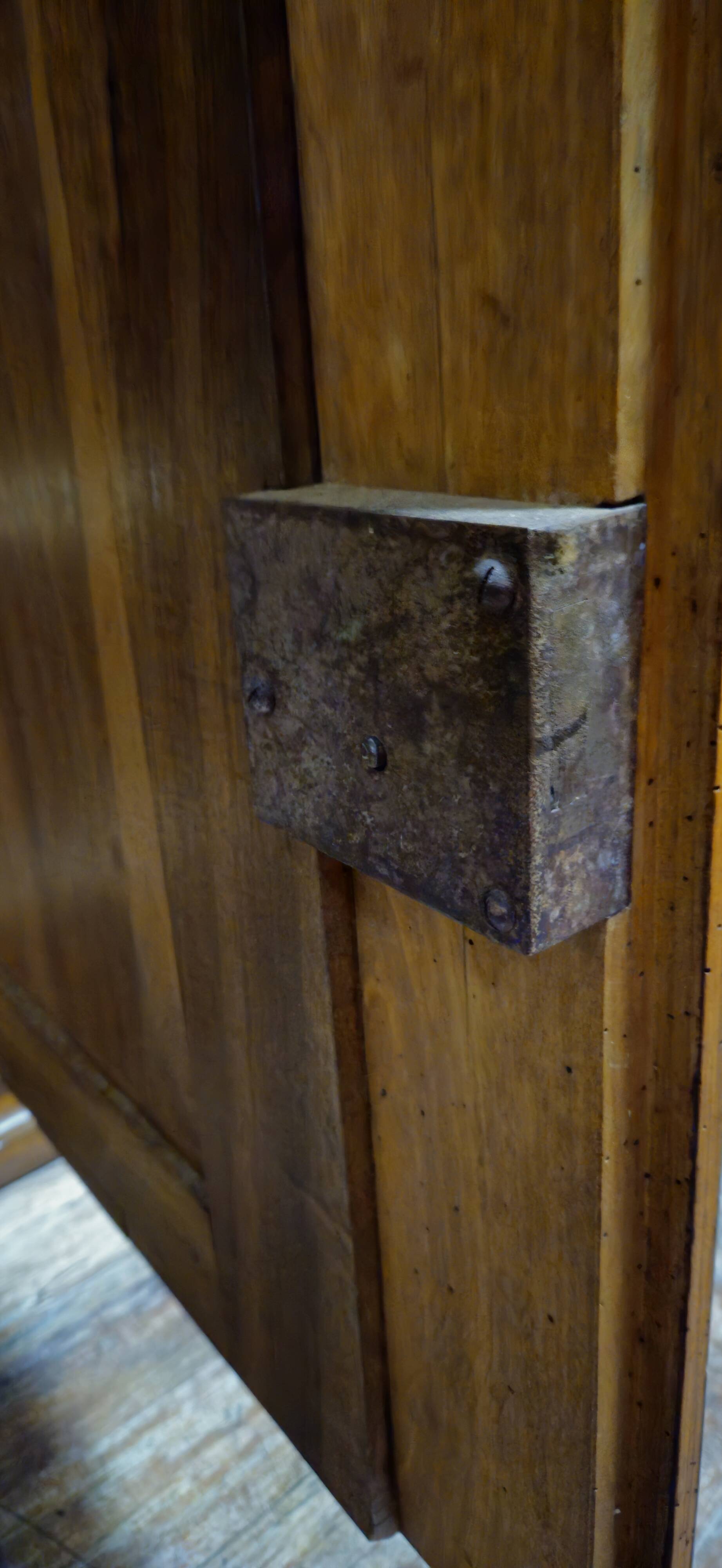 Buffet ancien époque Louis Philippe en noyer, XIXᵉ siècle