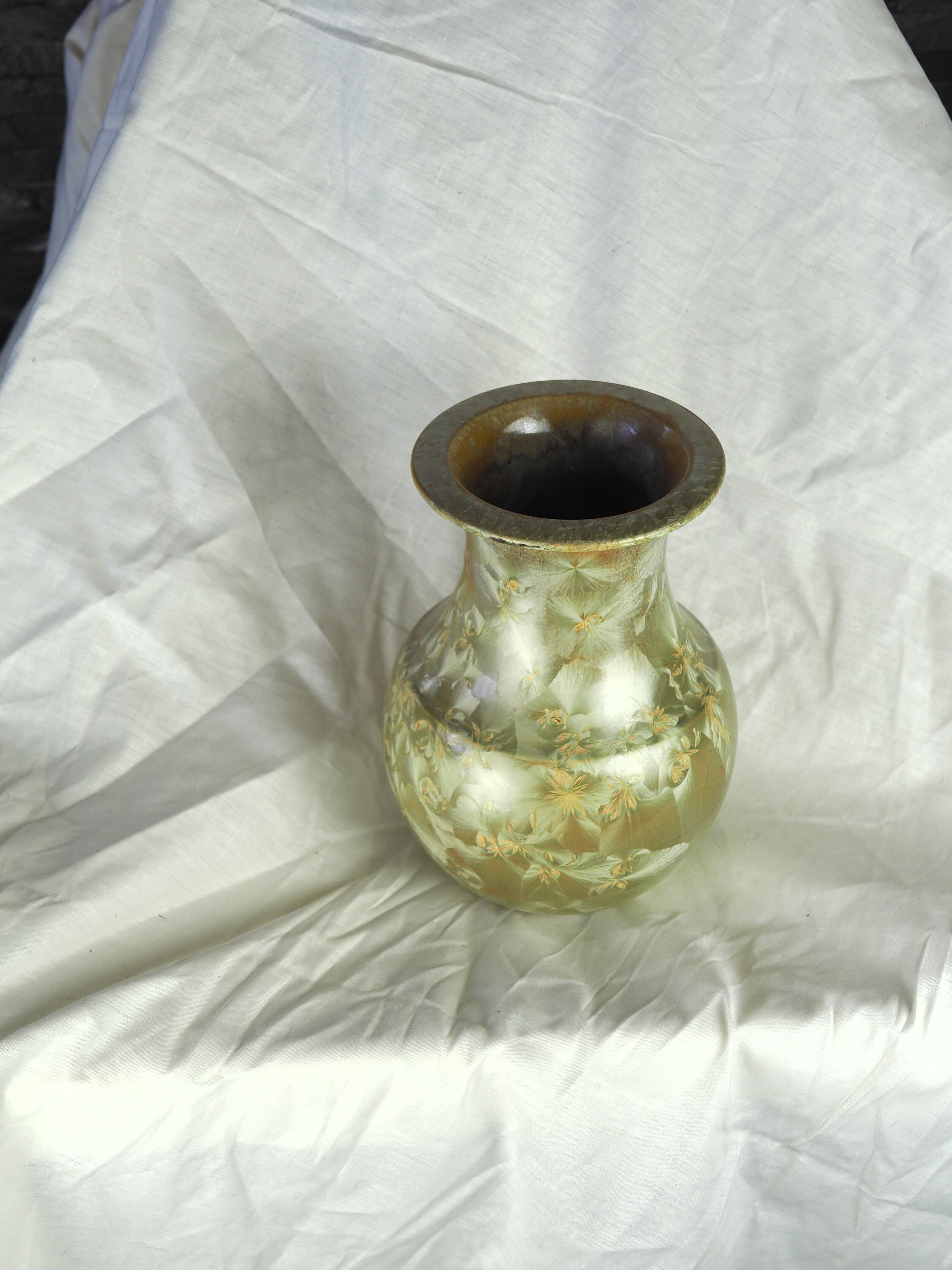 Vase with complete golden crystallization, high silhouette - Montgolfier - 80s