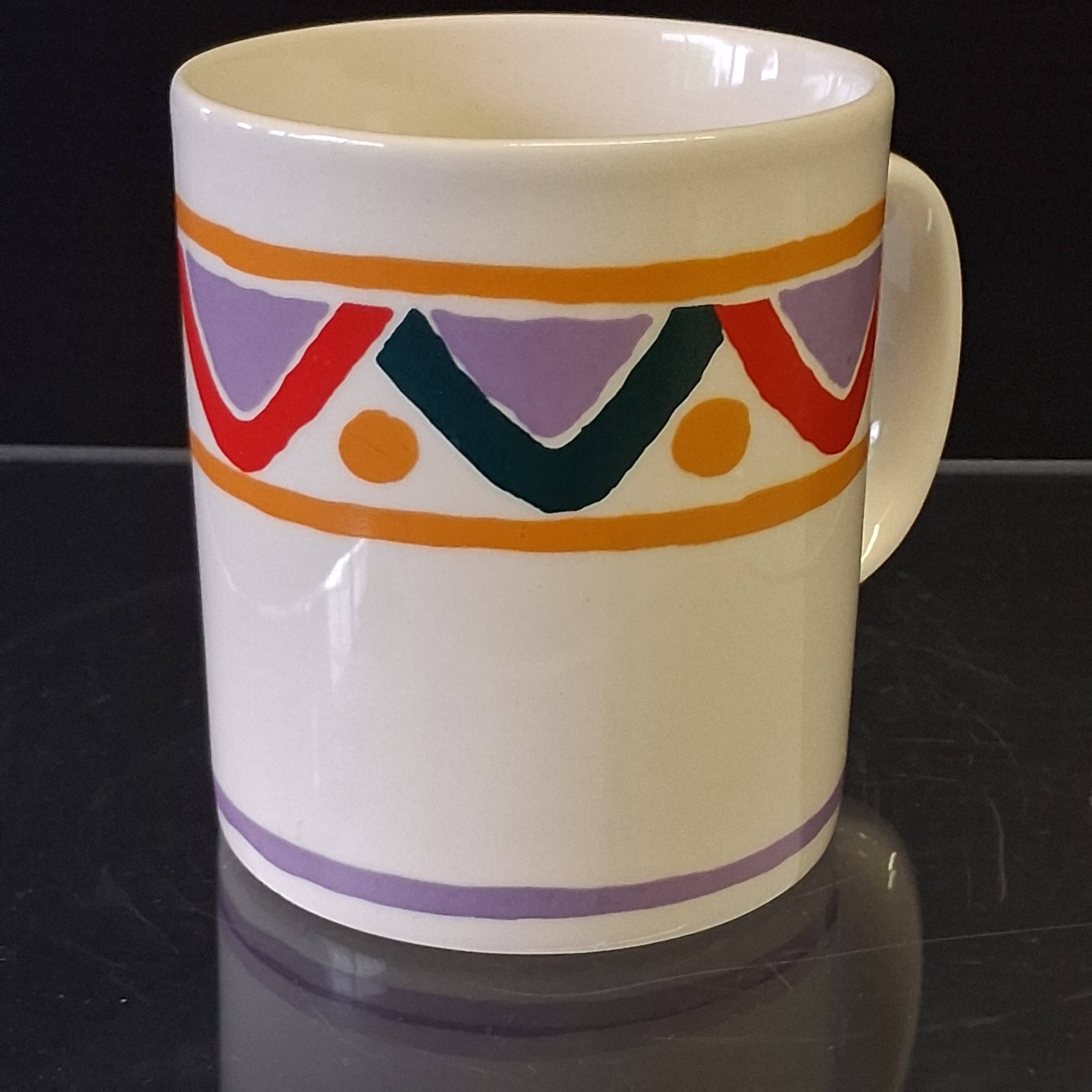 Set of 2 vintage Mobil advertising mugs in very good condition.