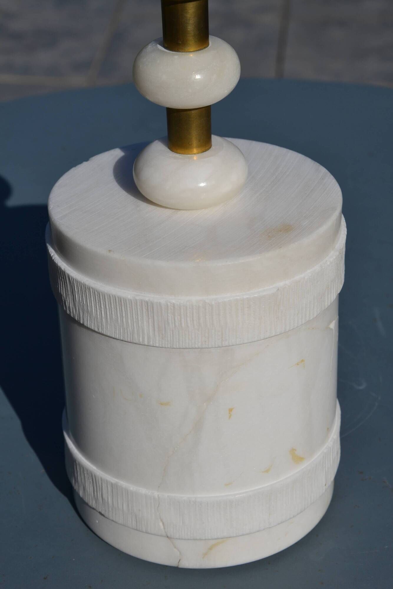 Lamp in white alabaster and brass