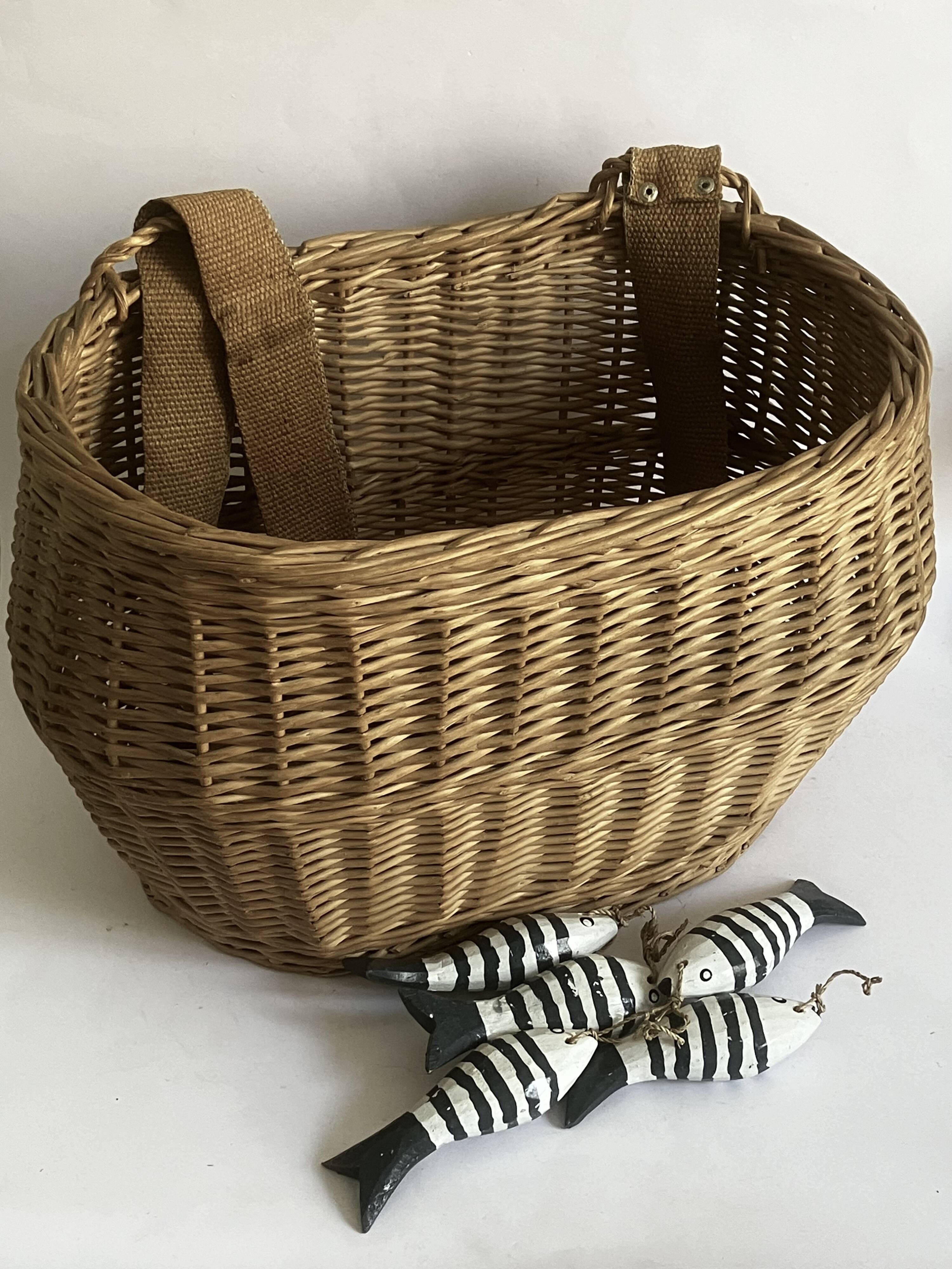 Panier de pêche en osier tressé