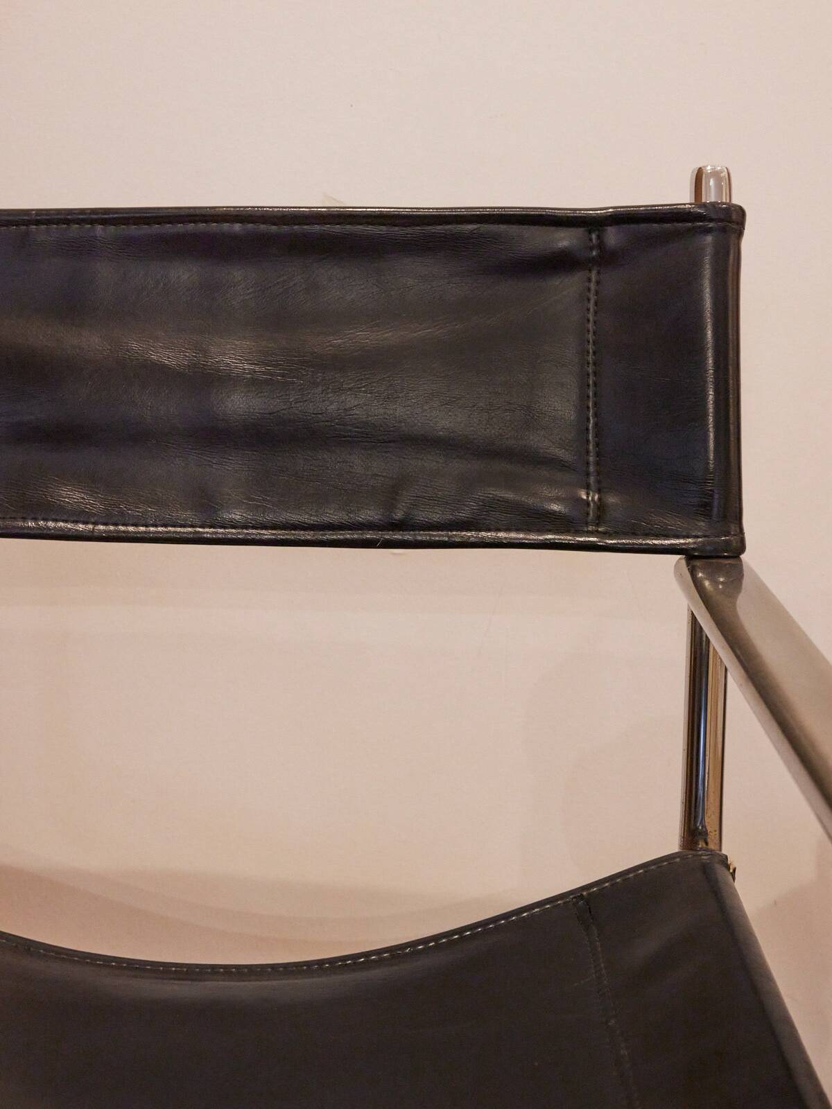 Folding cantilever chair in tubular metal