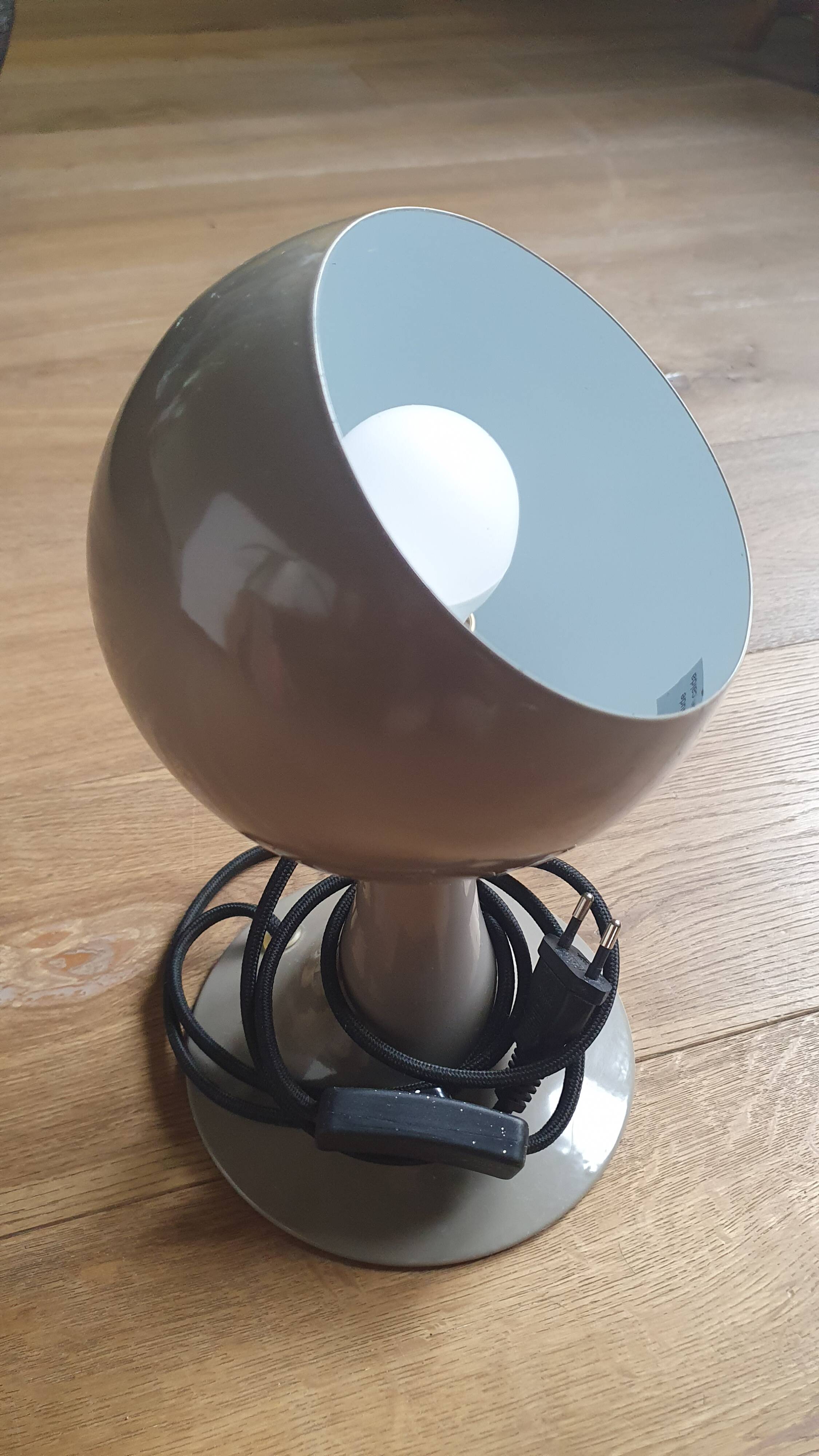 Vintage-inspired desk lamp