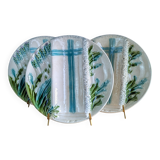 Trois assiettes à asperge à compartiments en barbotine Salins XXe 24cm