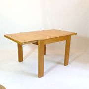 Table à manger en pin à rallonges des années 1980.