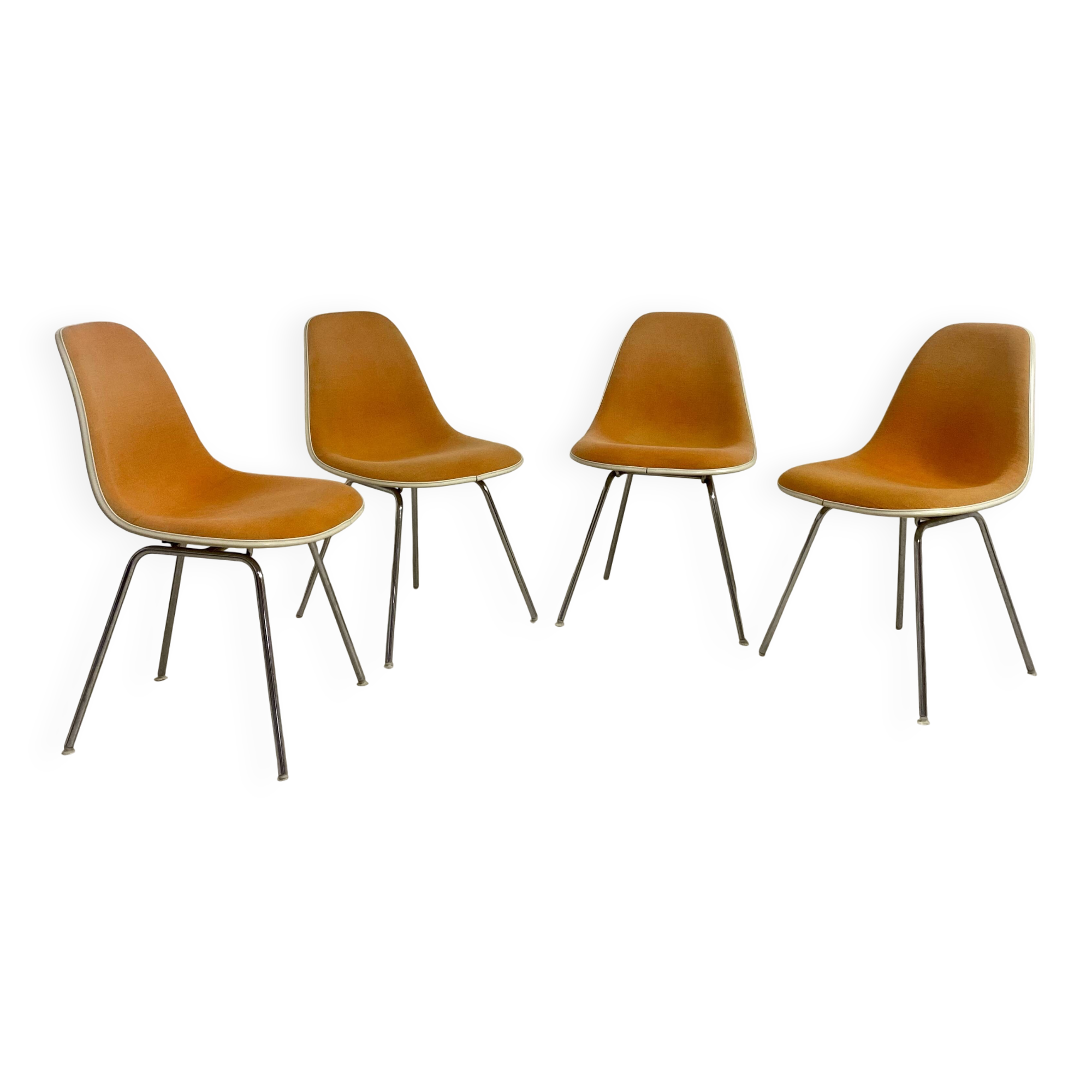 Set of 4 DSW Eames chairs – Herman Miller (1952)