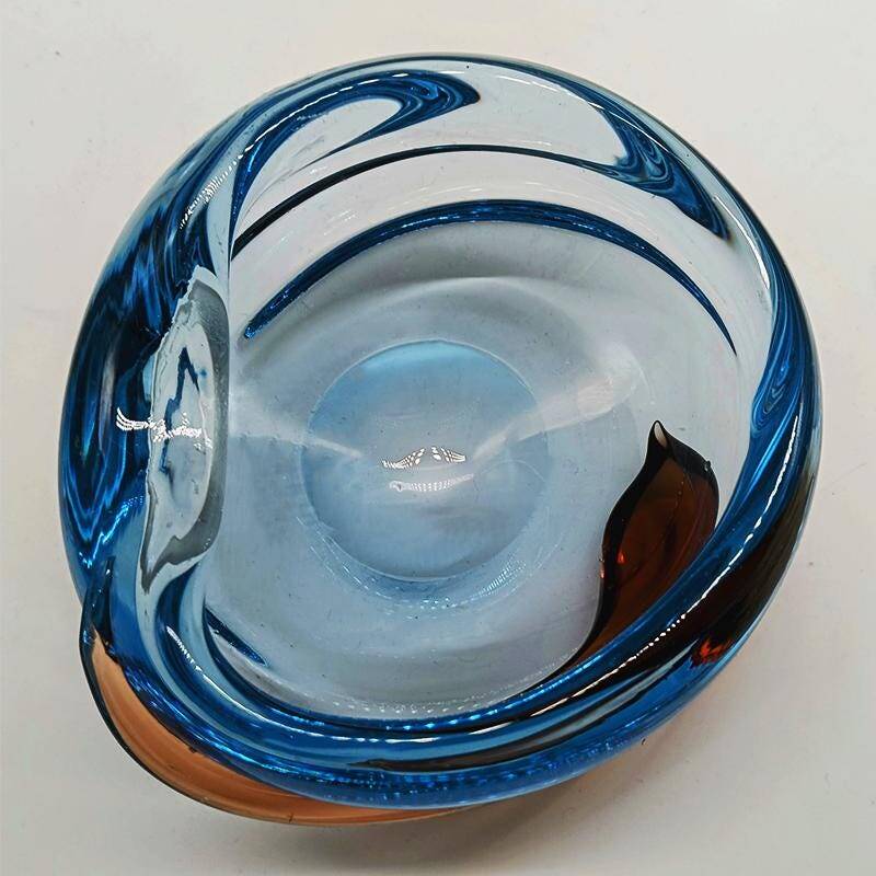 1960s ashtray or catch-all in blown and handcrafted Murano glass. Made in Italy.
