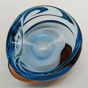 1960s ashtray or catch-all in blown and handcrafted Murano glass. Made in Italy.