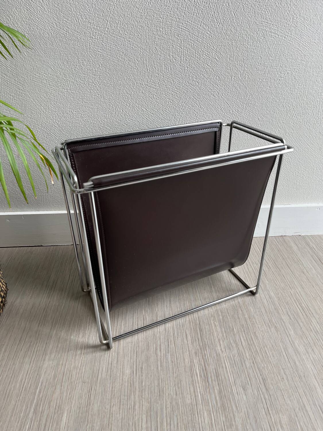 Vintage magazine rack Gérard Rignault published by Group S.A.