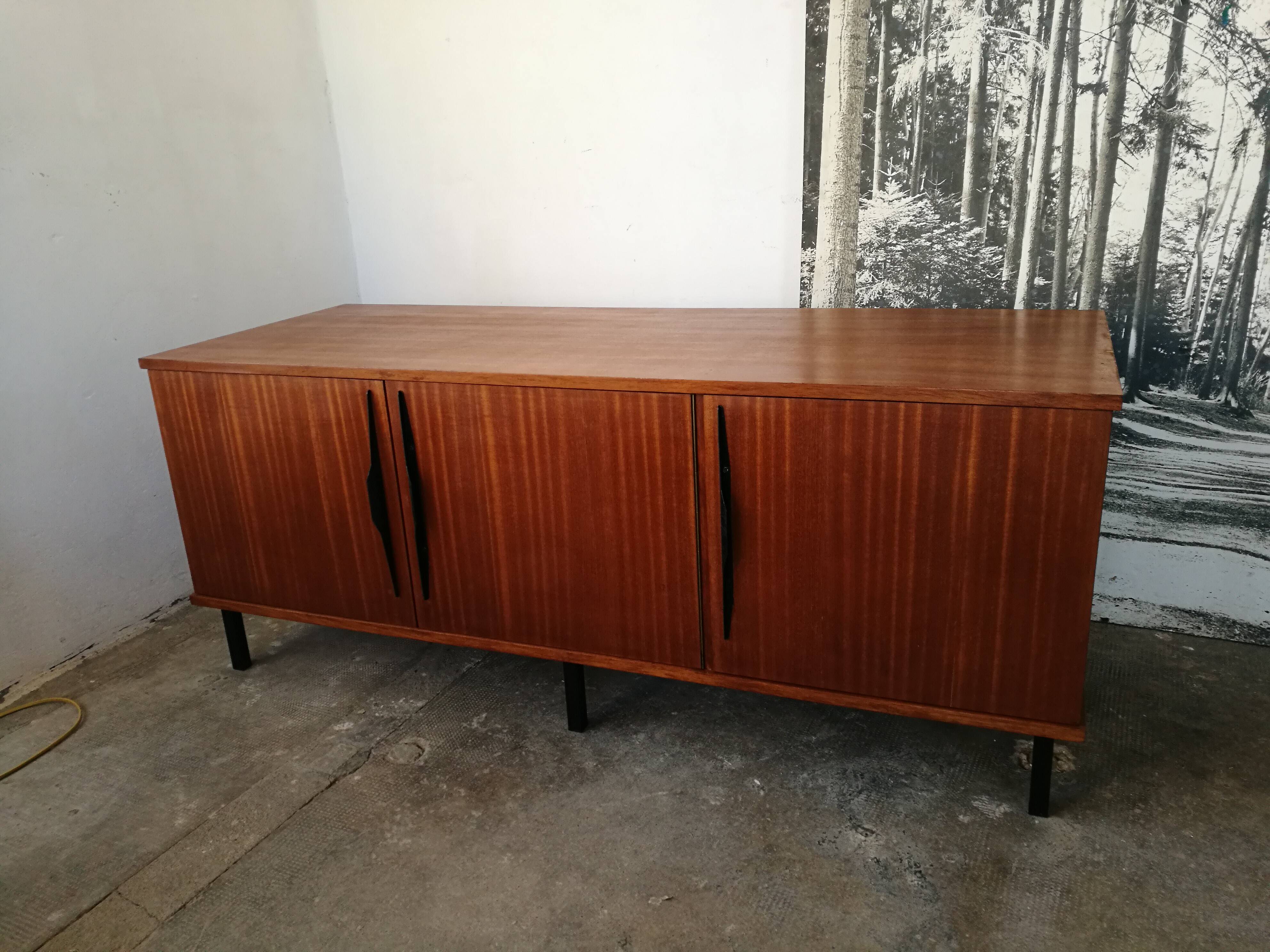 Seventies vintage bass row