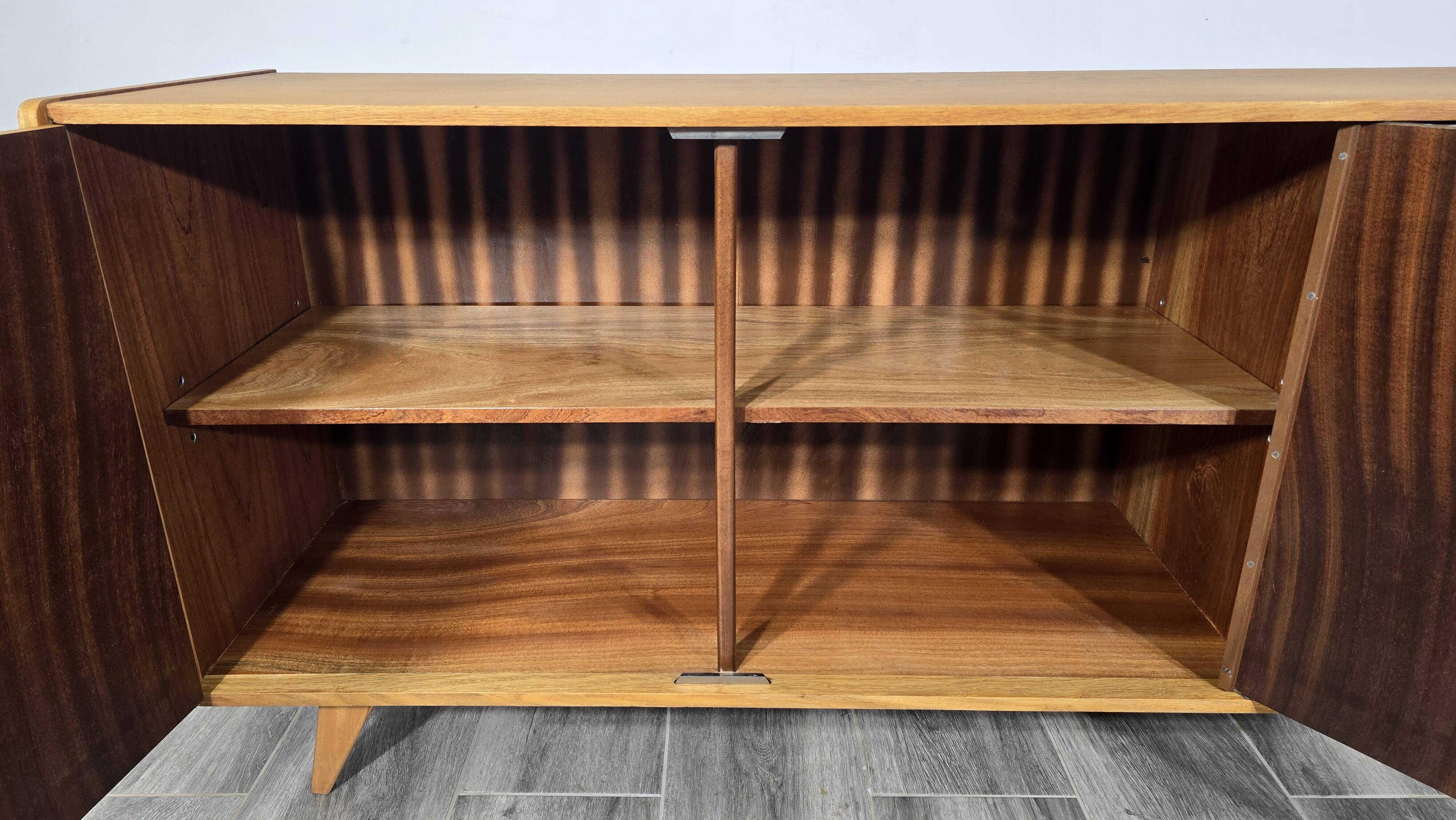 Buffet par Jiri Jiroutek pour Interior Prague, années 1960