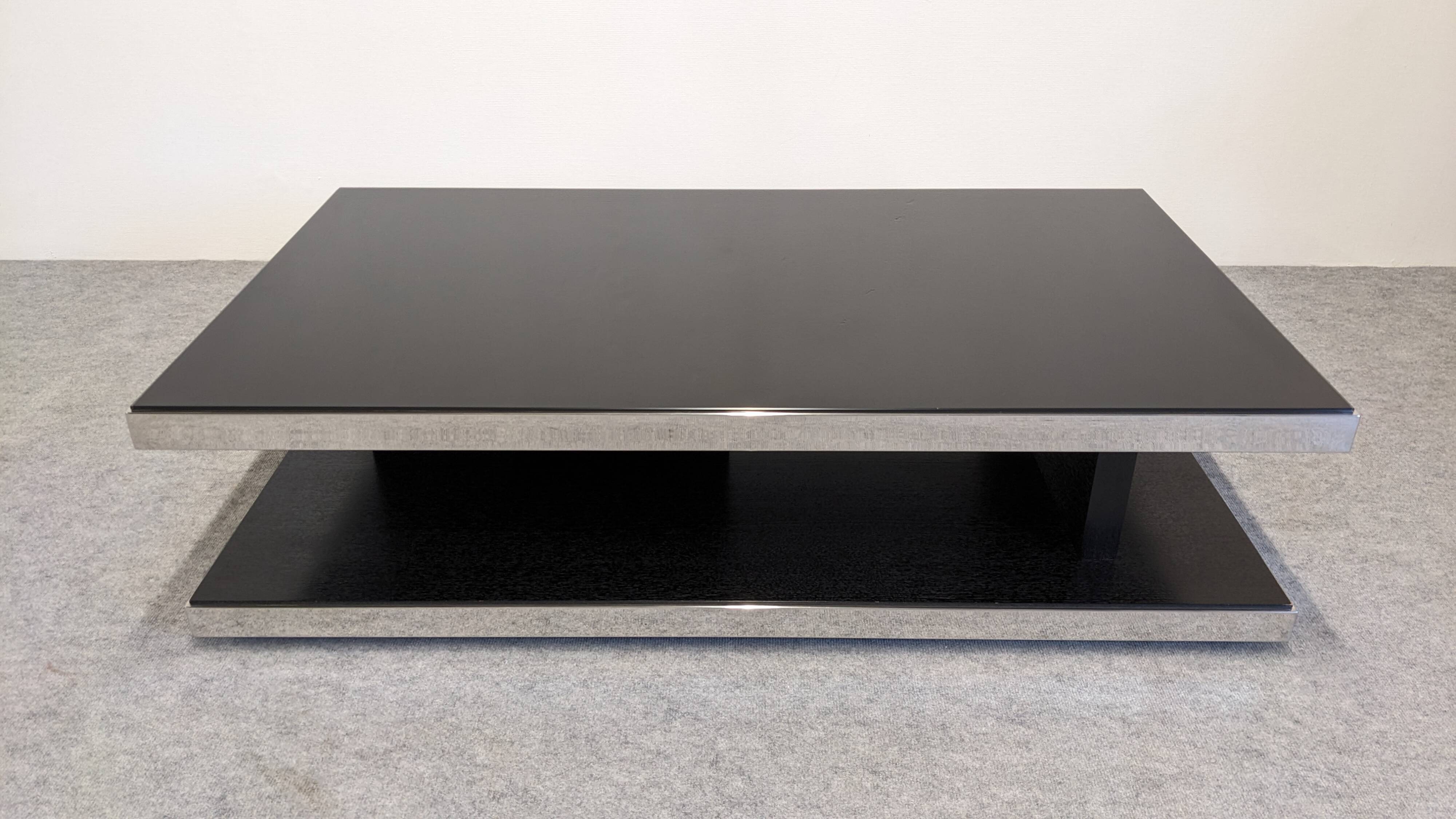 Contemporary design coffee table, Italian 1970s style.