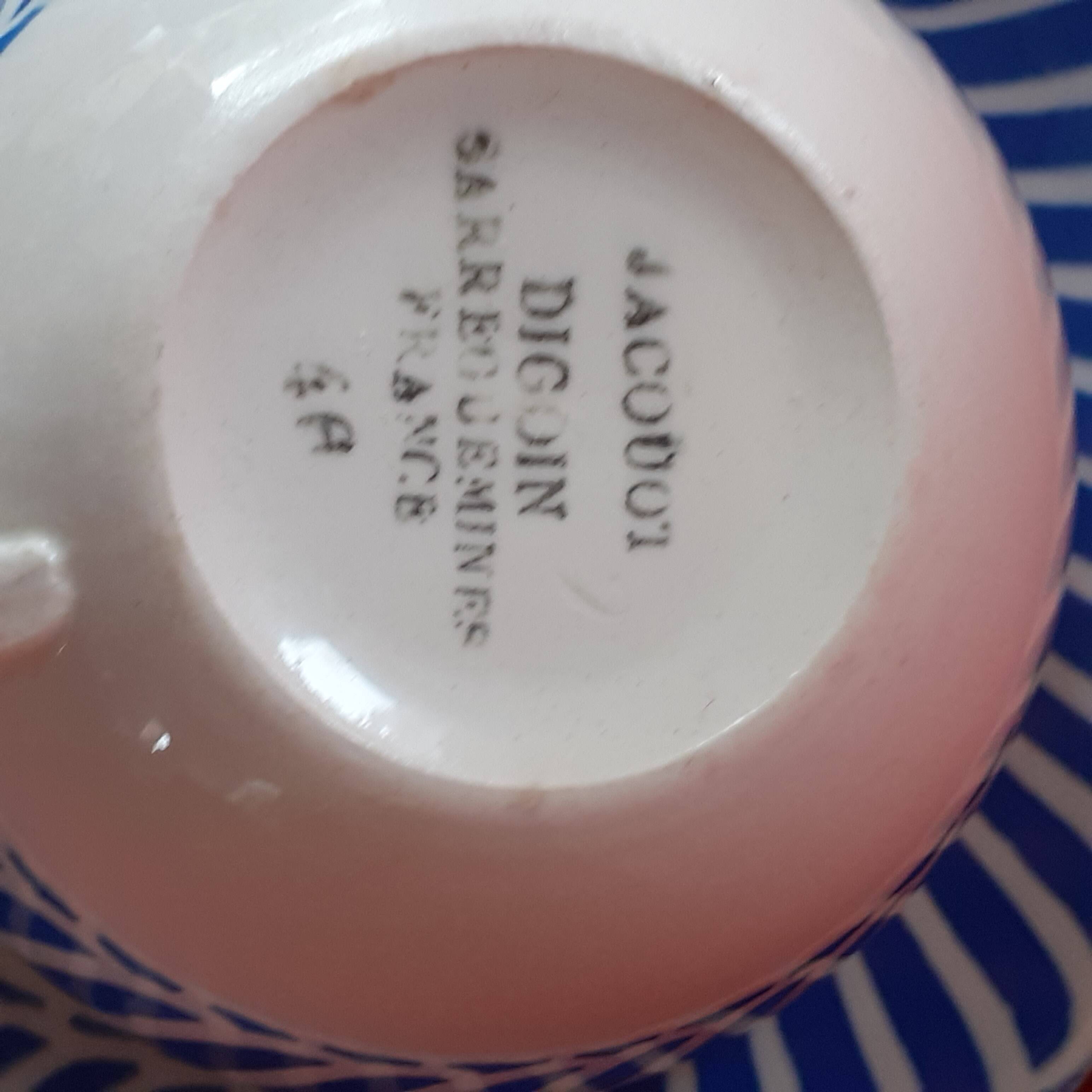 8 cups and their saucers. Sarreguemines. Jacquot model.